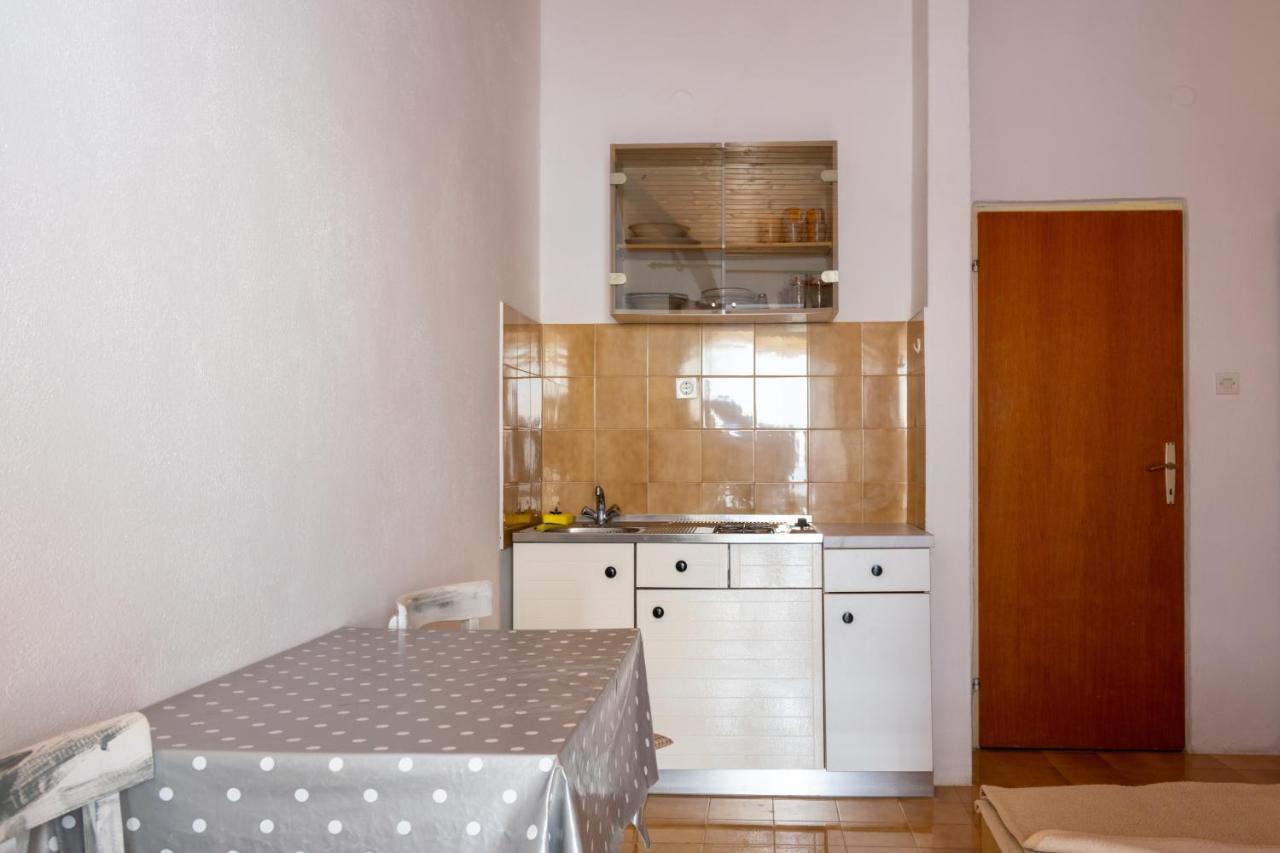Apartments By The Sea Mandre, Pag - 4101 Kolan Exterior photo