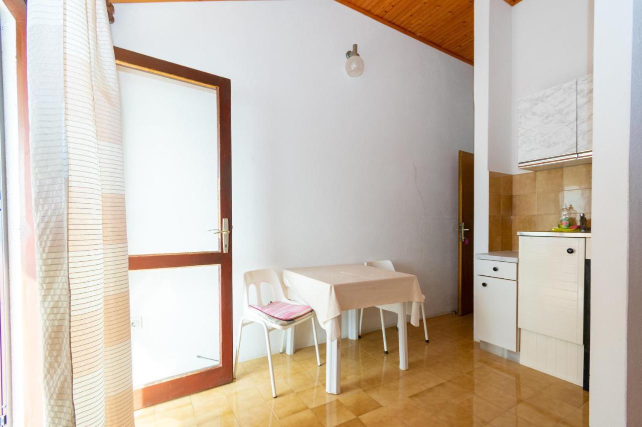 Apartments By The Sea Mandre, Pag - 4101 Kolan Exterior photo
