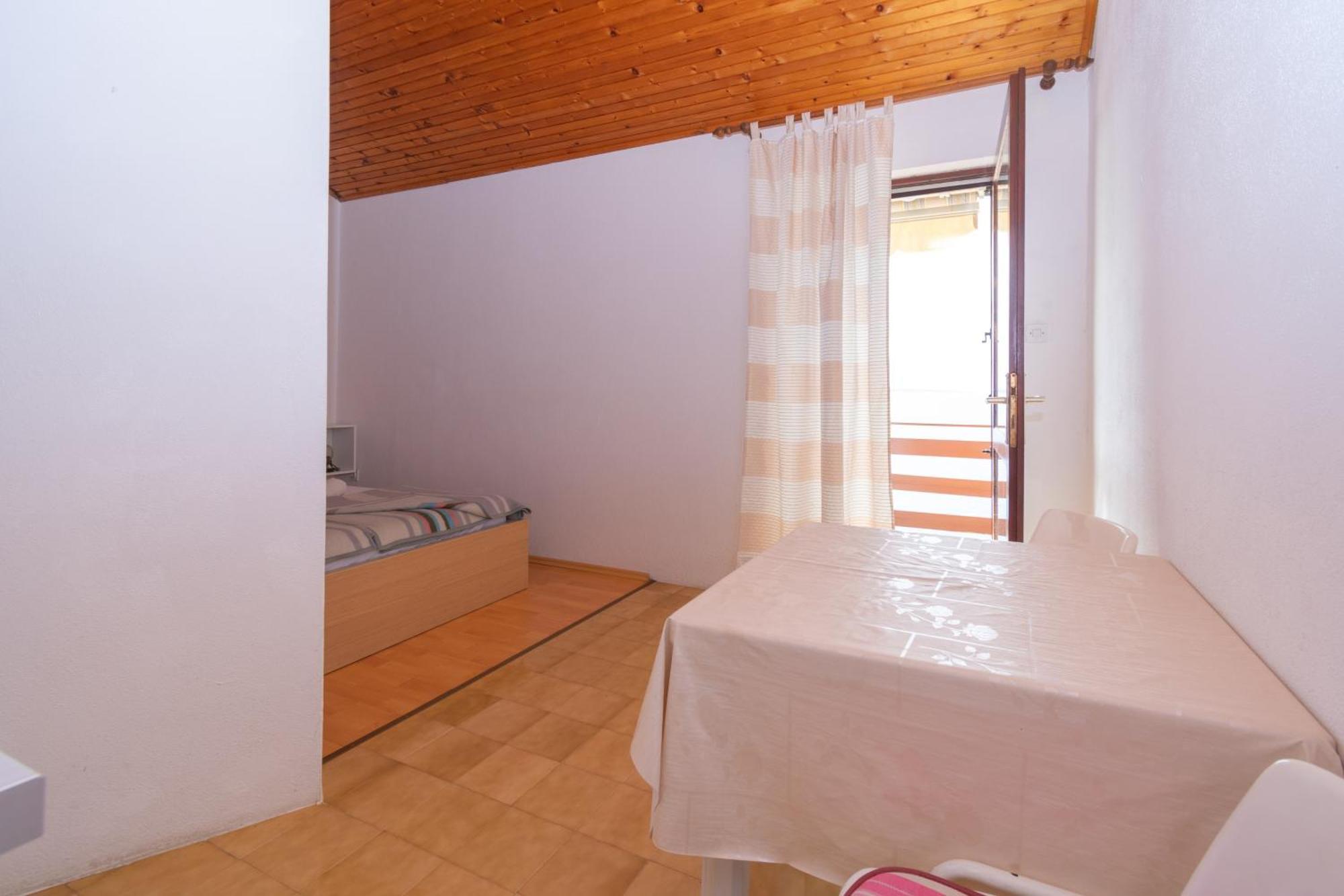 Apartments By The Sea Mandre, Pag - 4101 Kolan Room photo