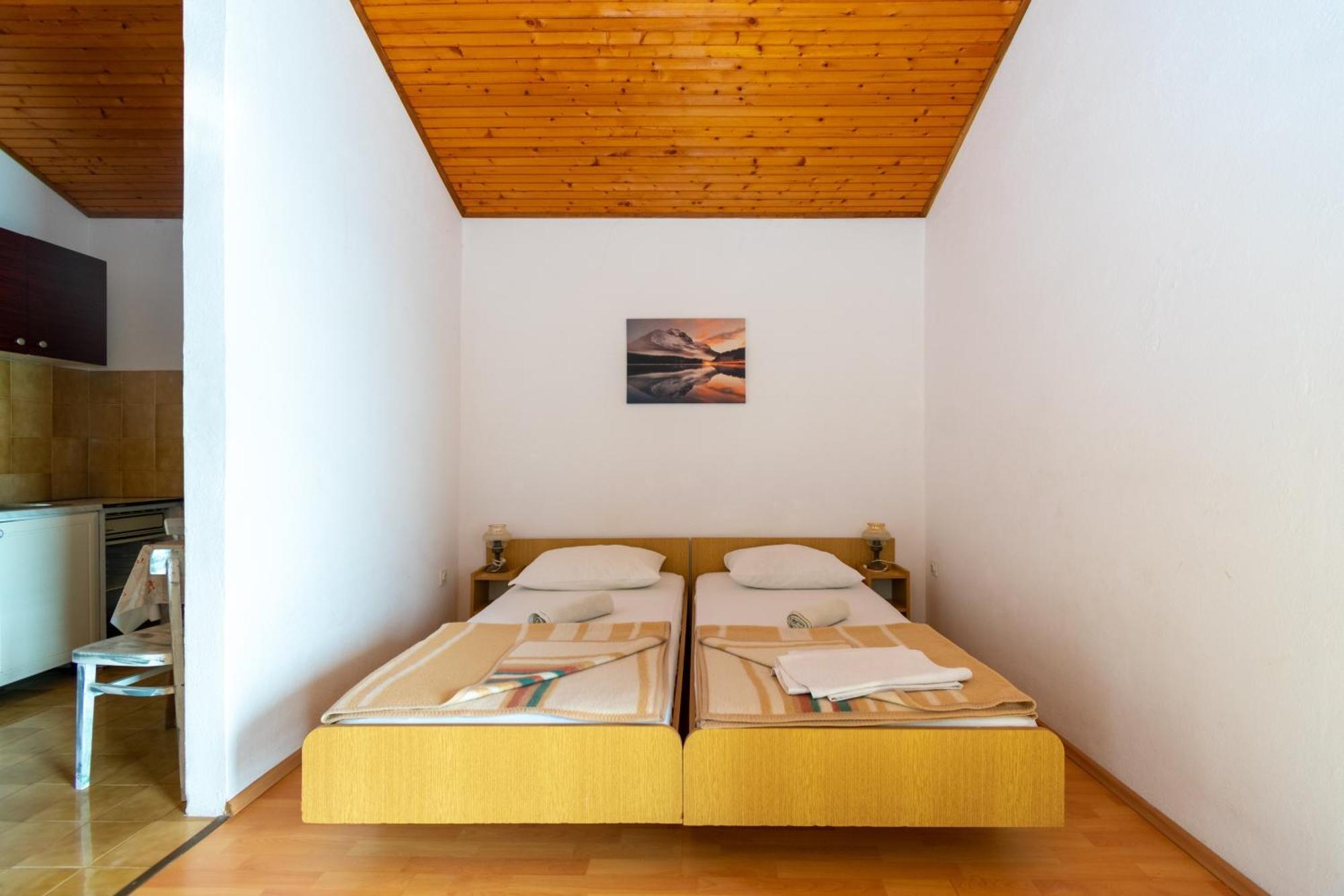 Apartments By The Sea Mandre, Pag - 4101 Kolan Room photo